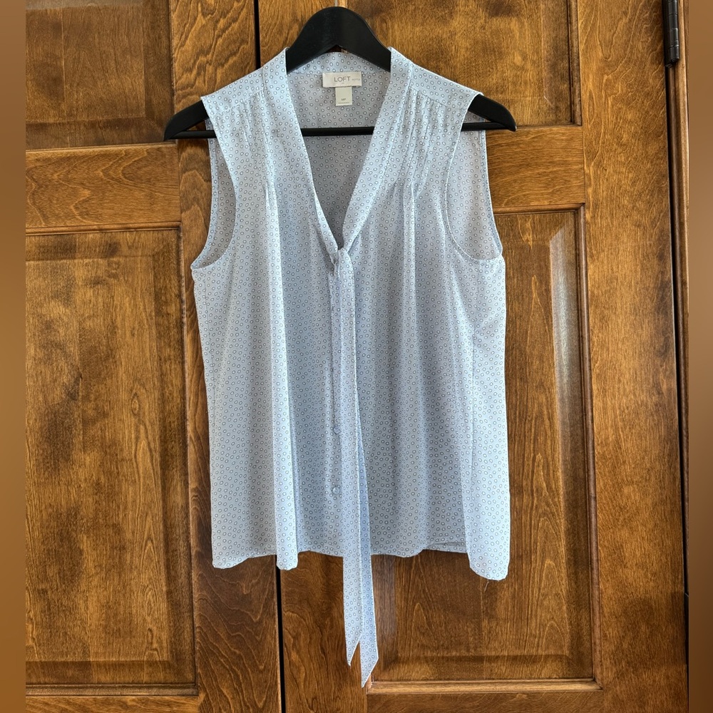 Ann Taylor LOFT Light Blue/Grey Sleeveless Blouse - Medium Petite